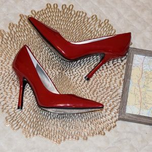 Red Pointed Pumps Guess